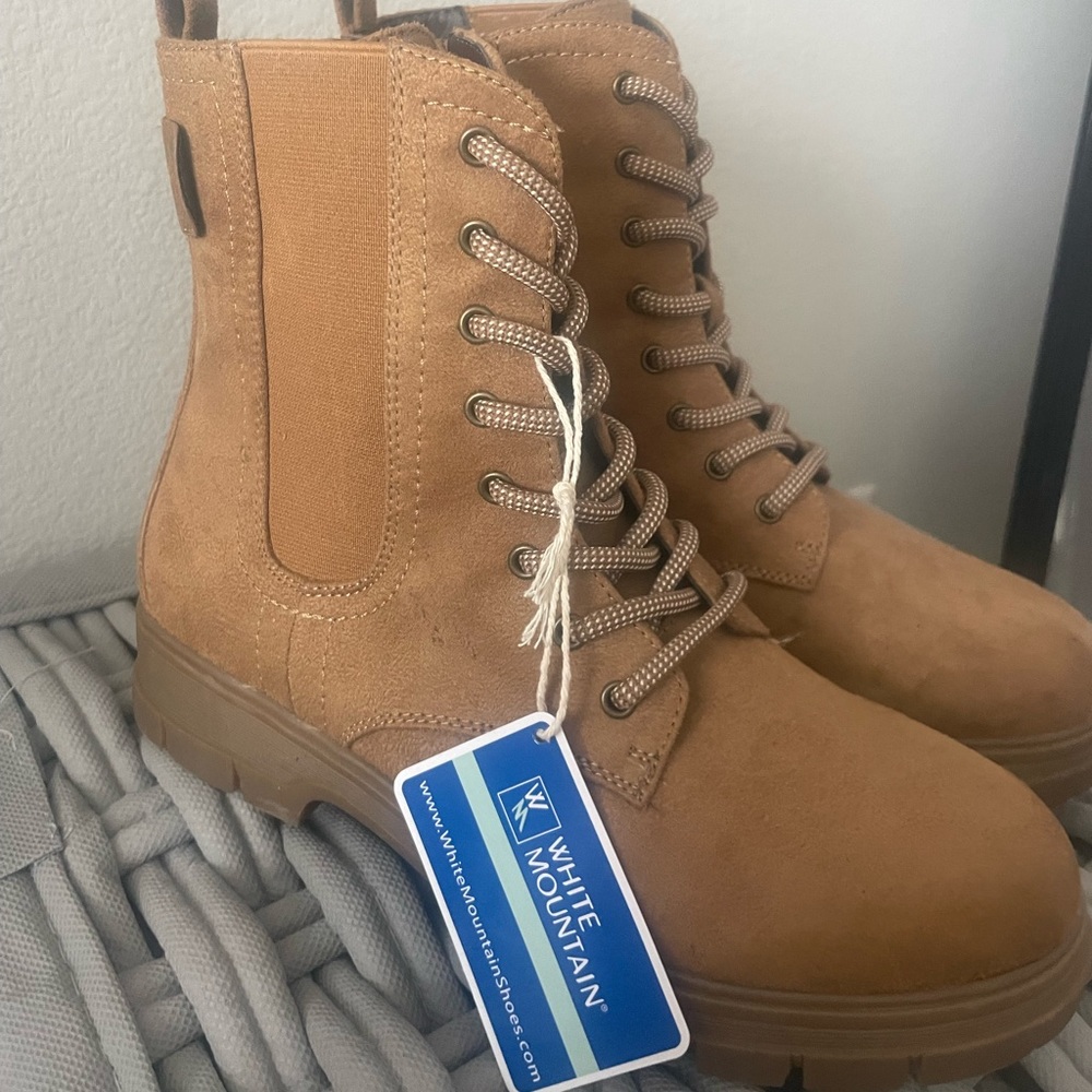 White mountain size 6.5 Carmel boots NWT